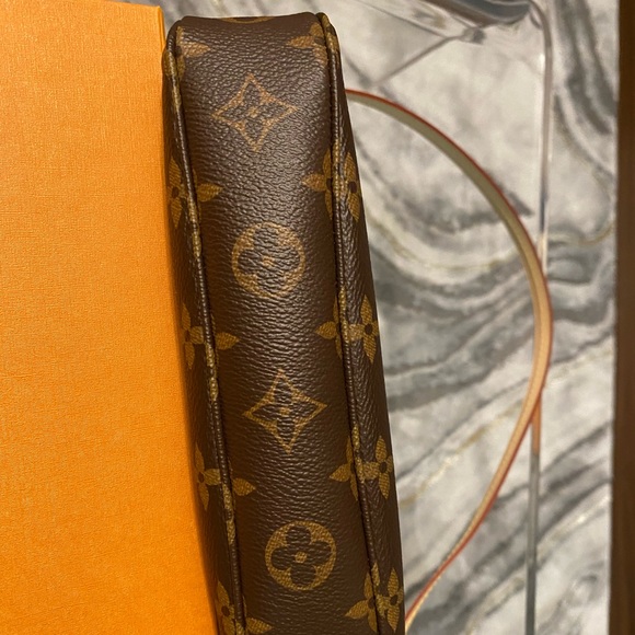 💯% Authentic LV Pochette Accessories - Picture 7 of 10